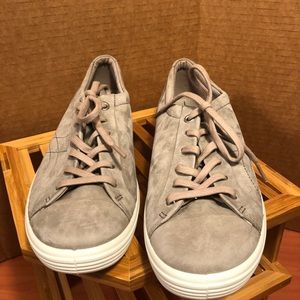 Brand new Ecco casual shoe. Beautiful & comfortable. Size 9.